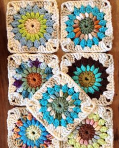 Read more about the article Sunburst Granny Square Blanket Free Crochet Patterns