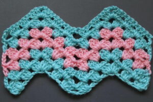 Read more about the article Crochet Granny Ripple Blanket