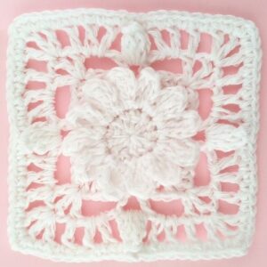 Read more about the article Lacy Daisy Granny Square – Free Crochet Pattern