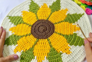 Read more about the article CROCHET SUNFLOWER COASTER YOU CAN MAKE EASILY