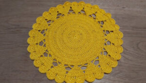 Read more about the article ALFOMBRA DE CORAZONES A CROCHET