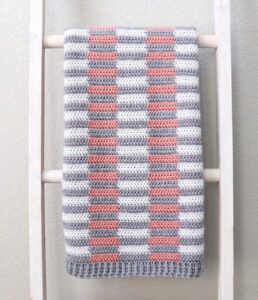Read more about the article Crochet Mini Half Stripe Baby Blanket