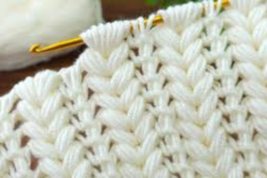 Read more about the article Tunisian crochet baby blanket with velvet thread